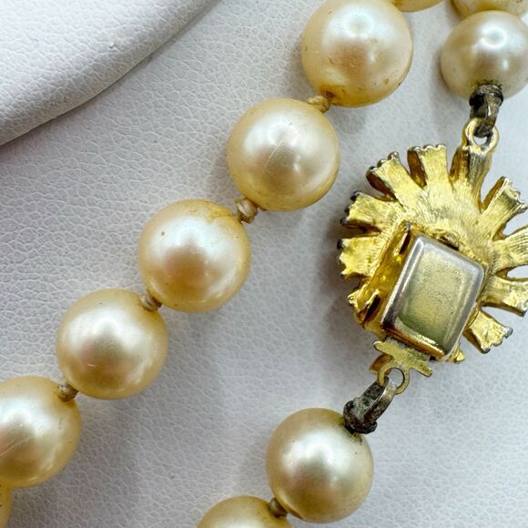 Vintage 30” Faux Pearl Necklace With Decorative Box Clasp Mid Century Jewelry - Picture 9 of 9